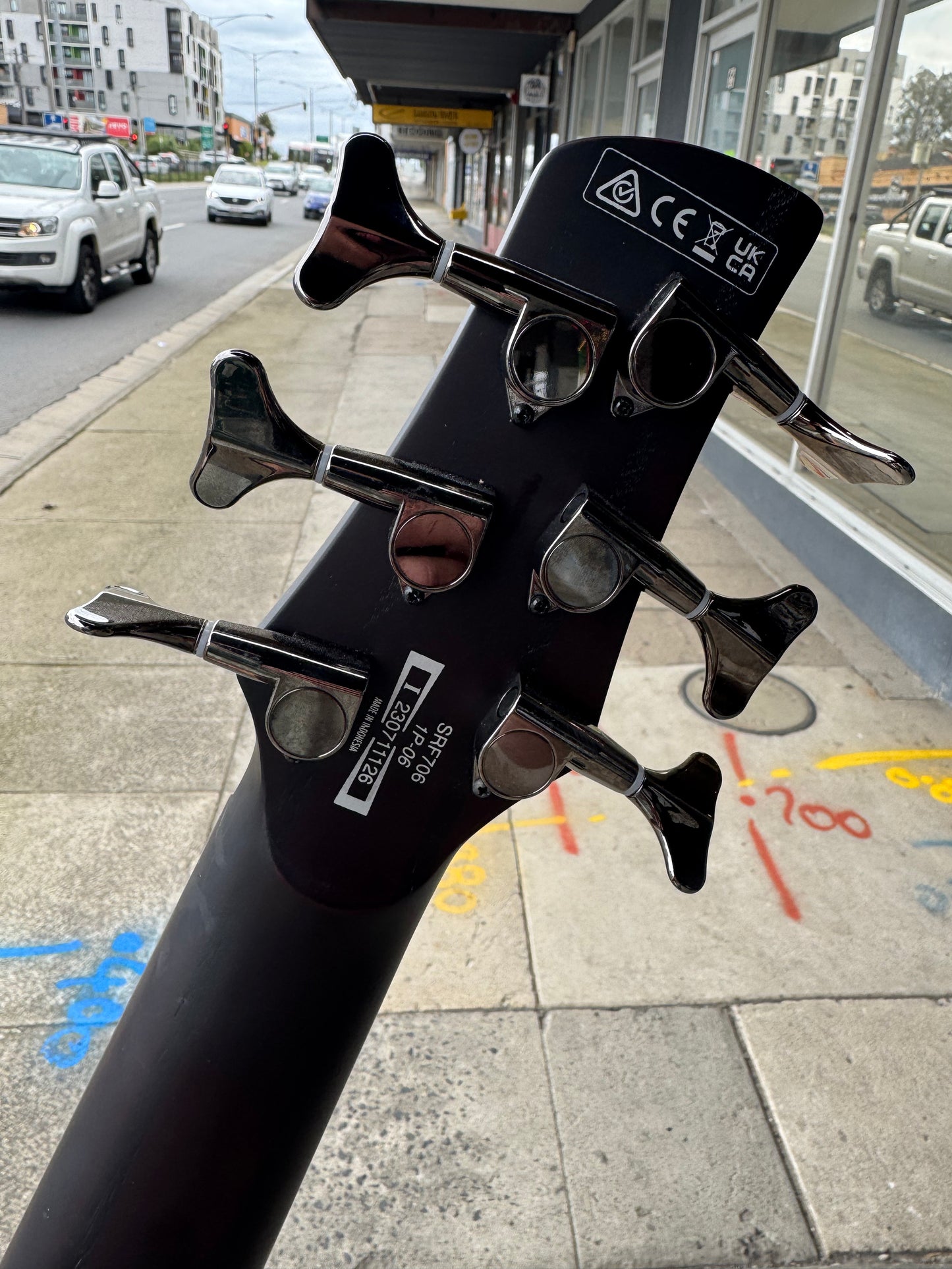 Ibanez Soundgear SRF706 Fretless 6-String Bass Guitar