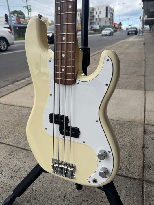 Fender Squier Precision Bass | 1986 Medium Scale 32"