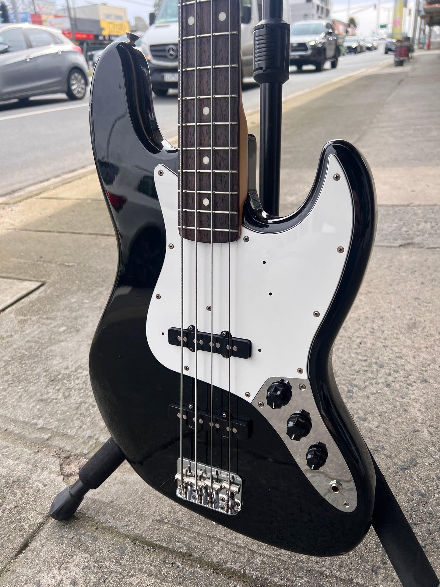 Fender Jazz Bass 4-String | Made in Japan | Black