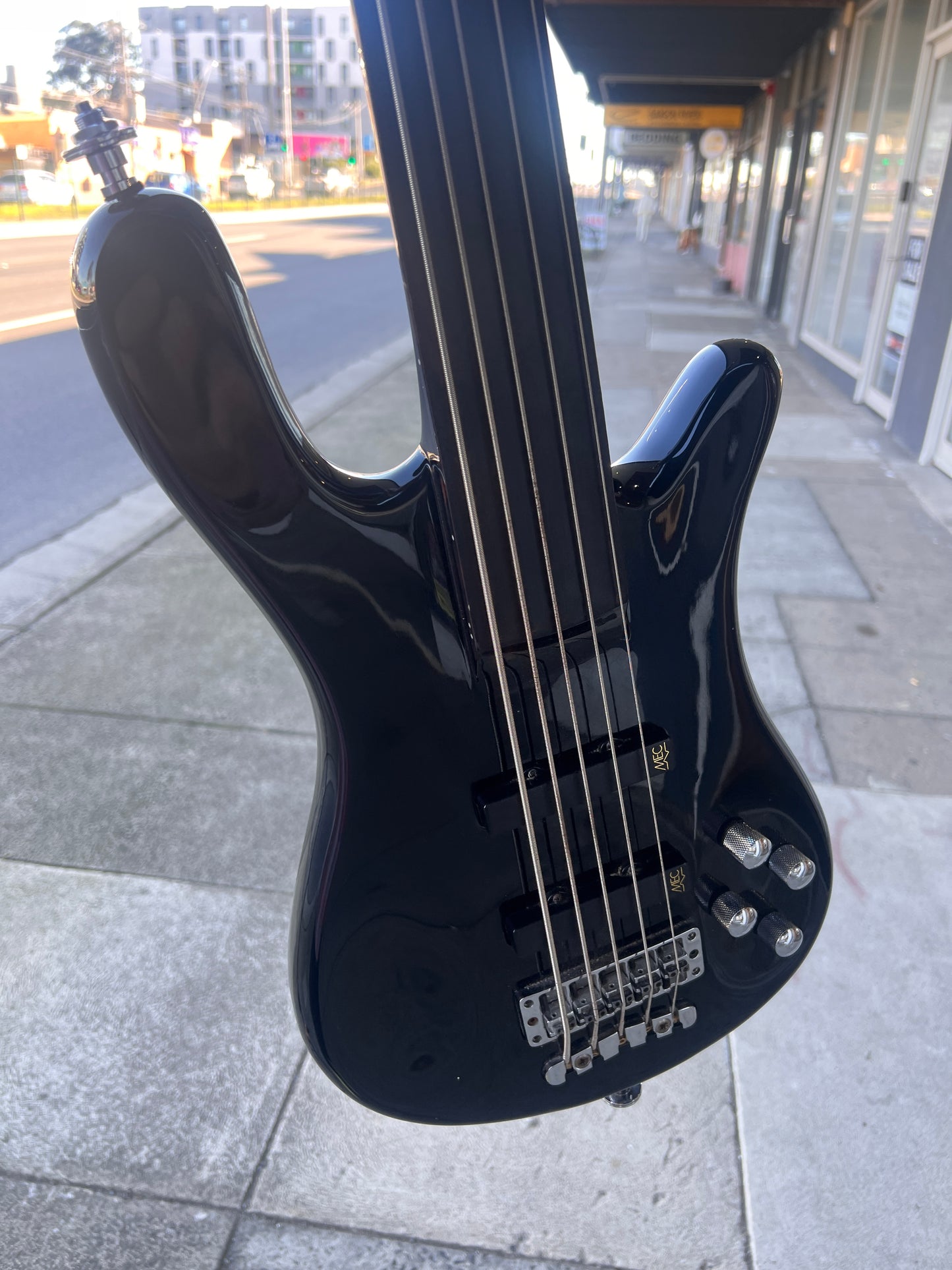 Warwick Streamer Fretless 5-String | Black Gloss