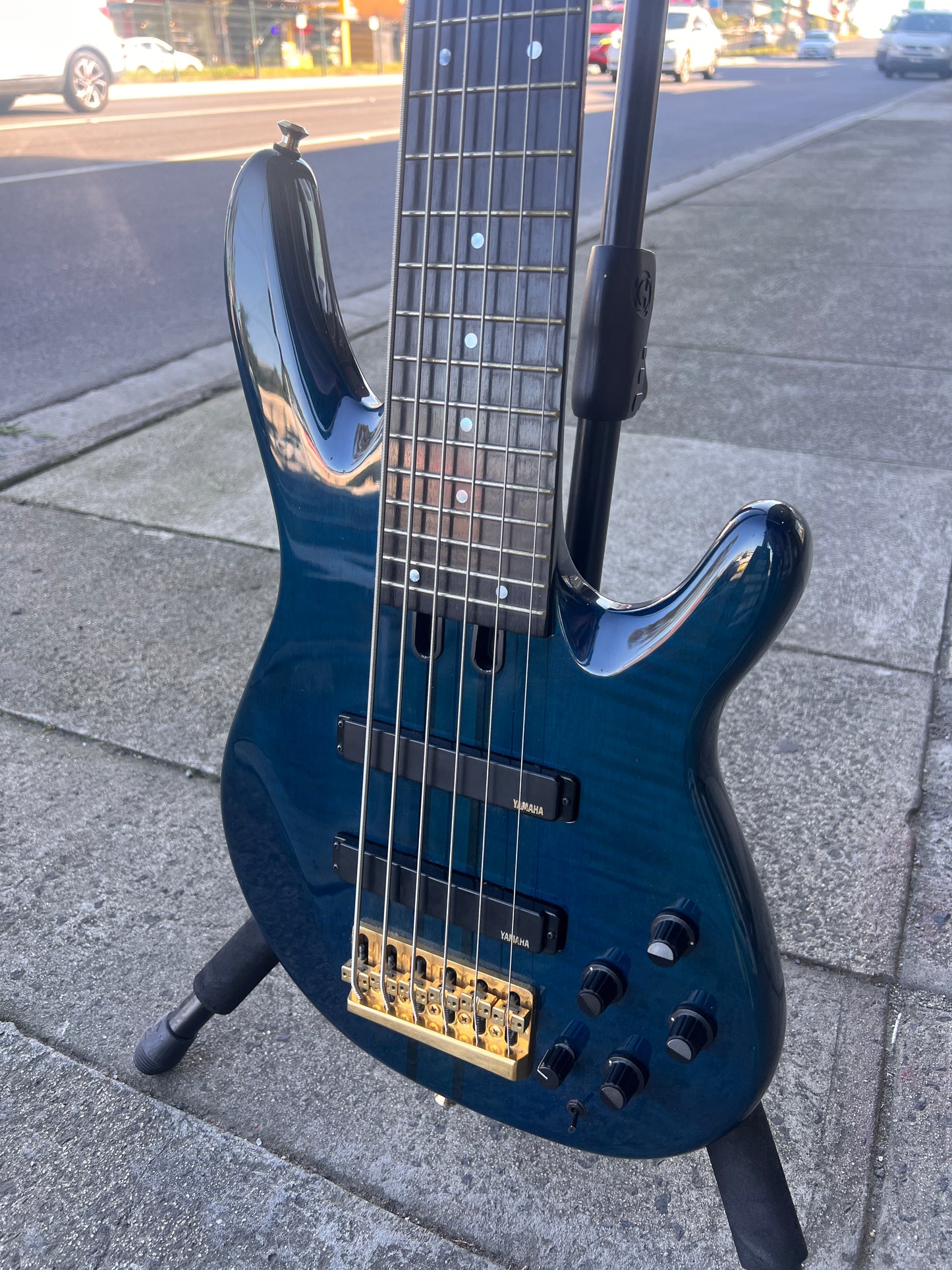 Yamaha TRB P2 Neck thru 6-string | Trans Blue