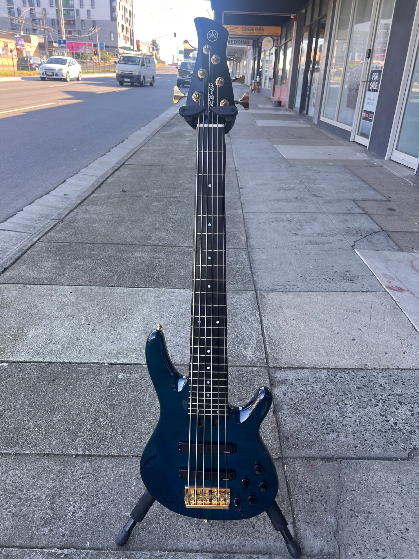 Yamaha TRB P2 Neck thru 6-string | Trans Blue