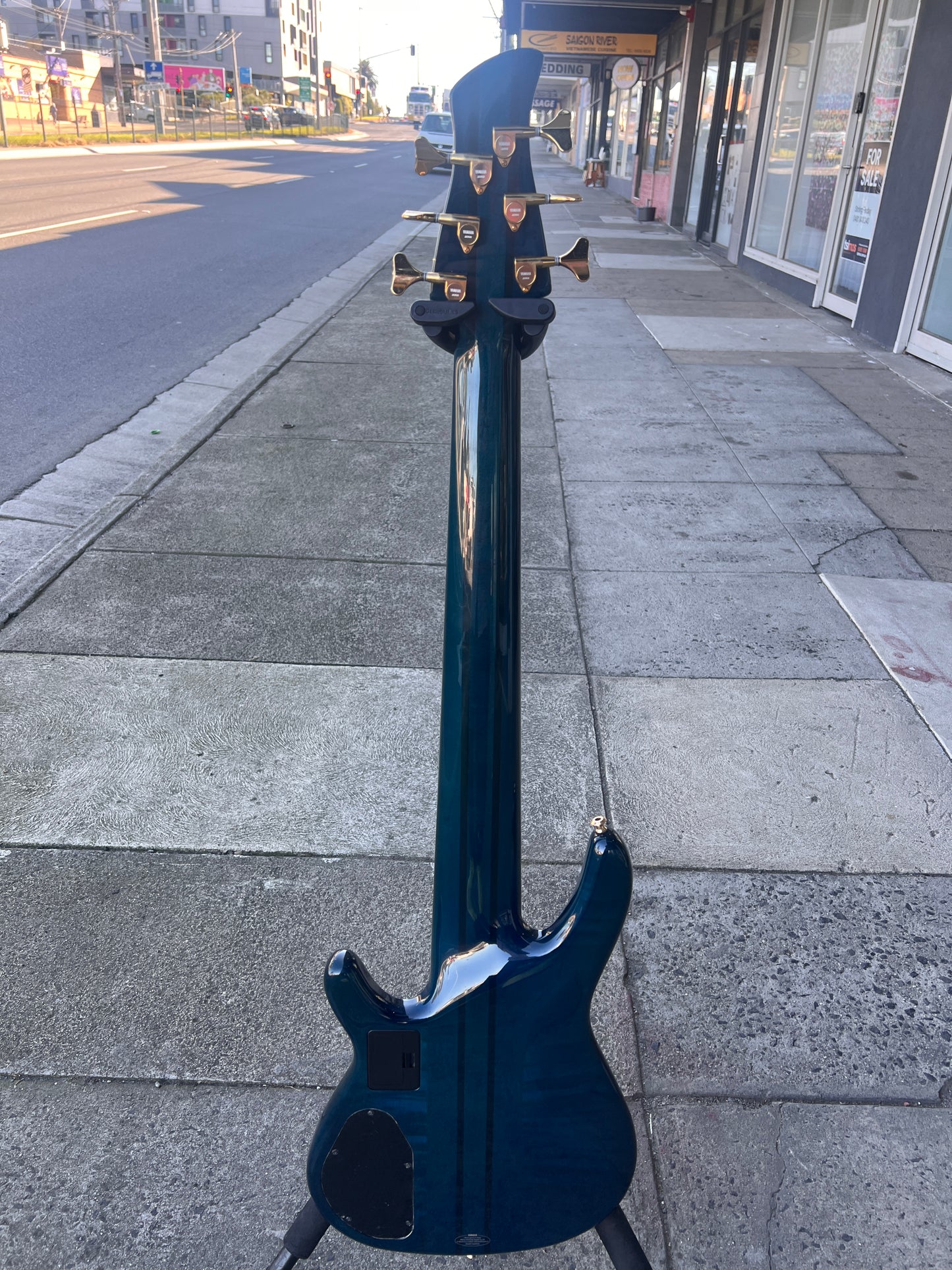 Yamaha TRB P2 Neck thru 6-string | Trans Blue