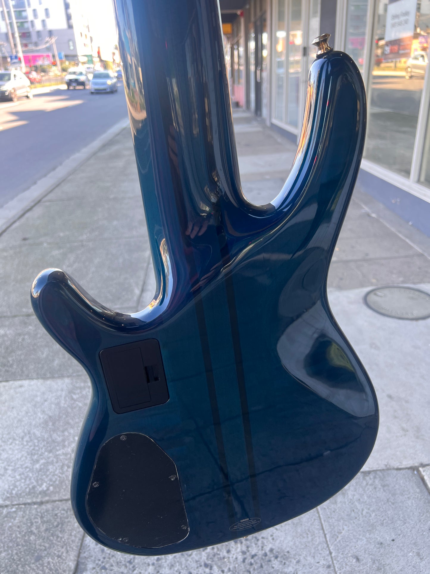 Yamaha TRB P2 Neck thru 6-string | Trans Blue