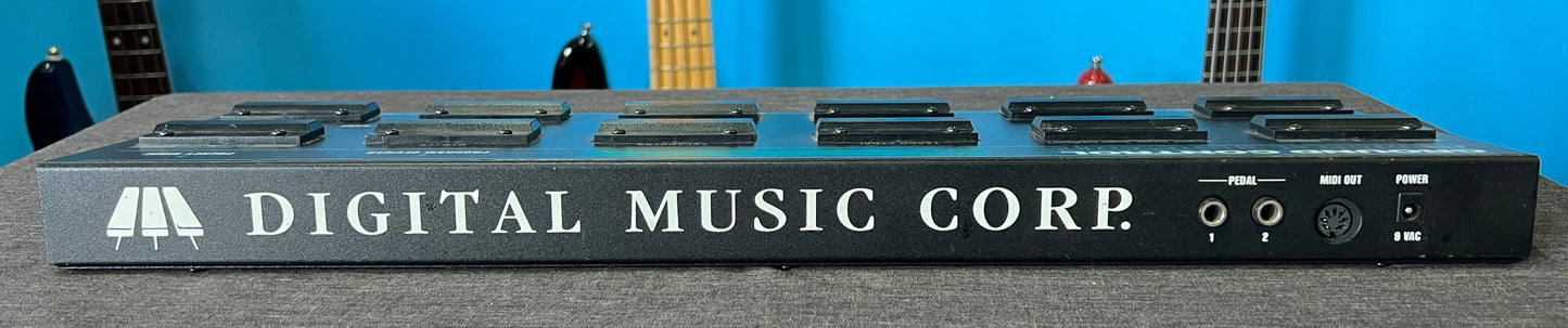 Digital Music Corp. (Voodoo Lab) Ground Control GCX Audio Switcher with foot pedal