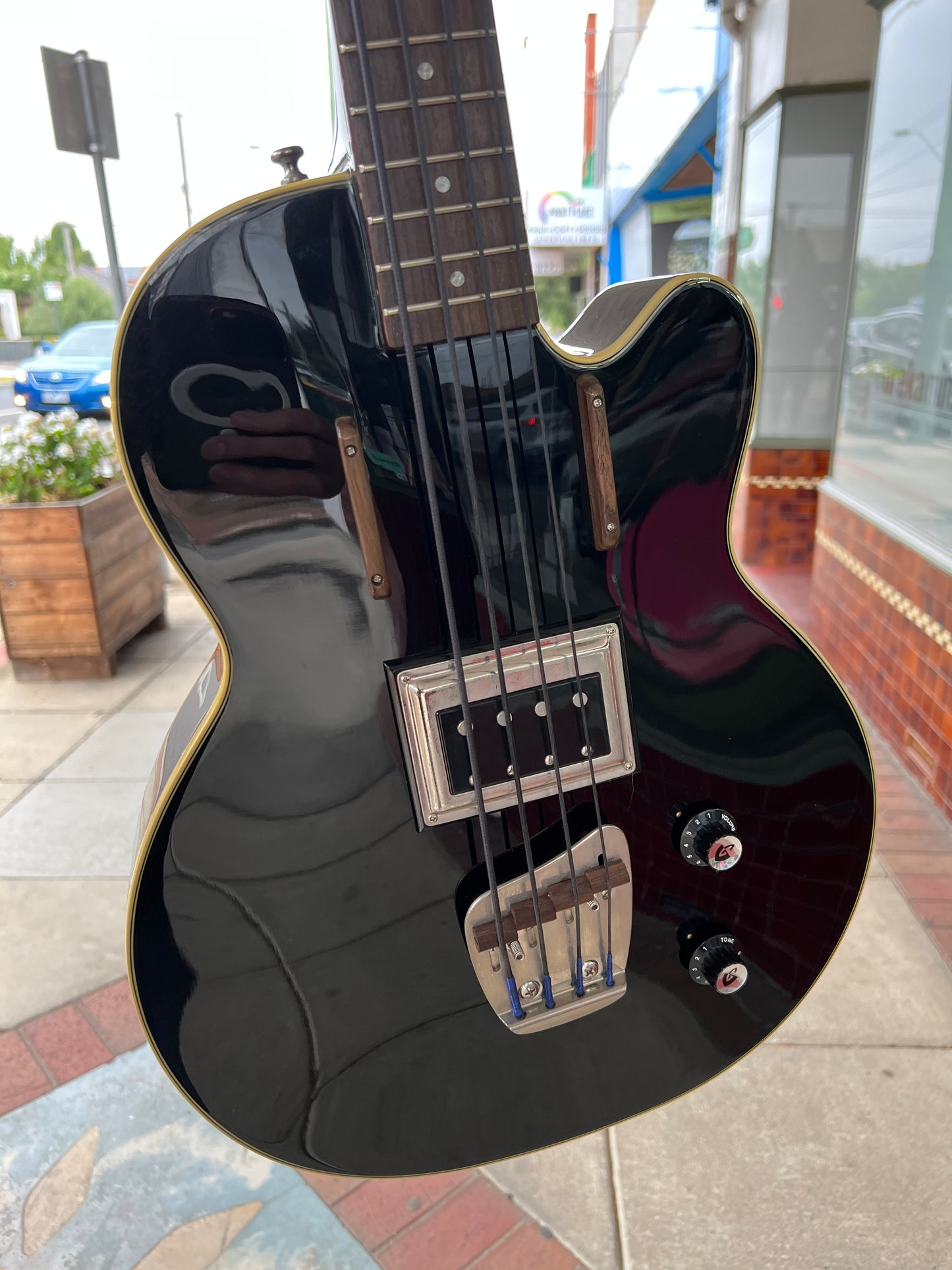 Guild M-85 4-String Electric Bass | Gloss Black