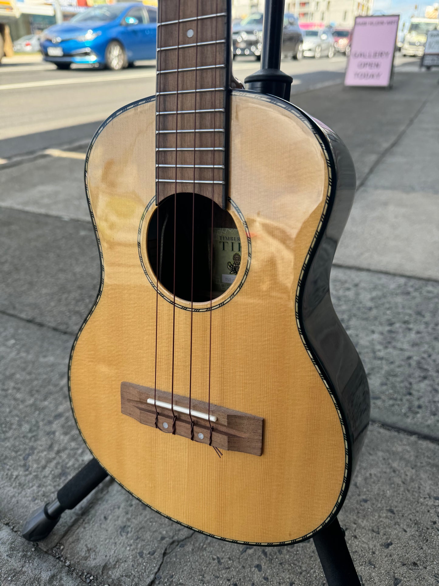 Tiki TST-22P Tenor Ukulele w/Hardcase