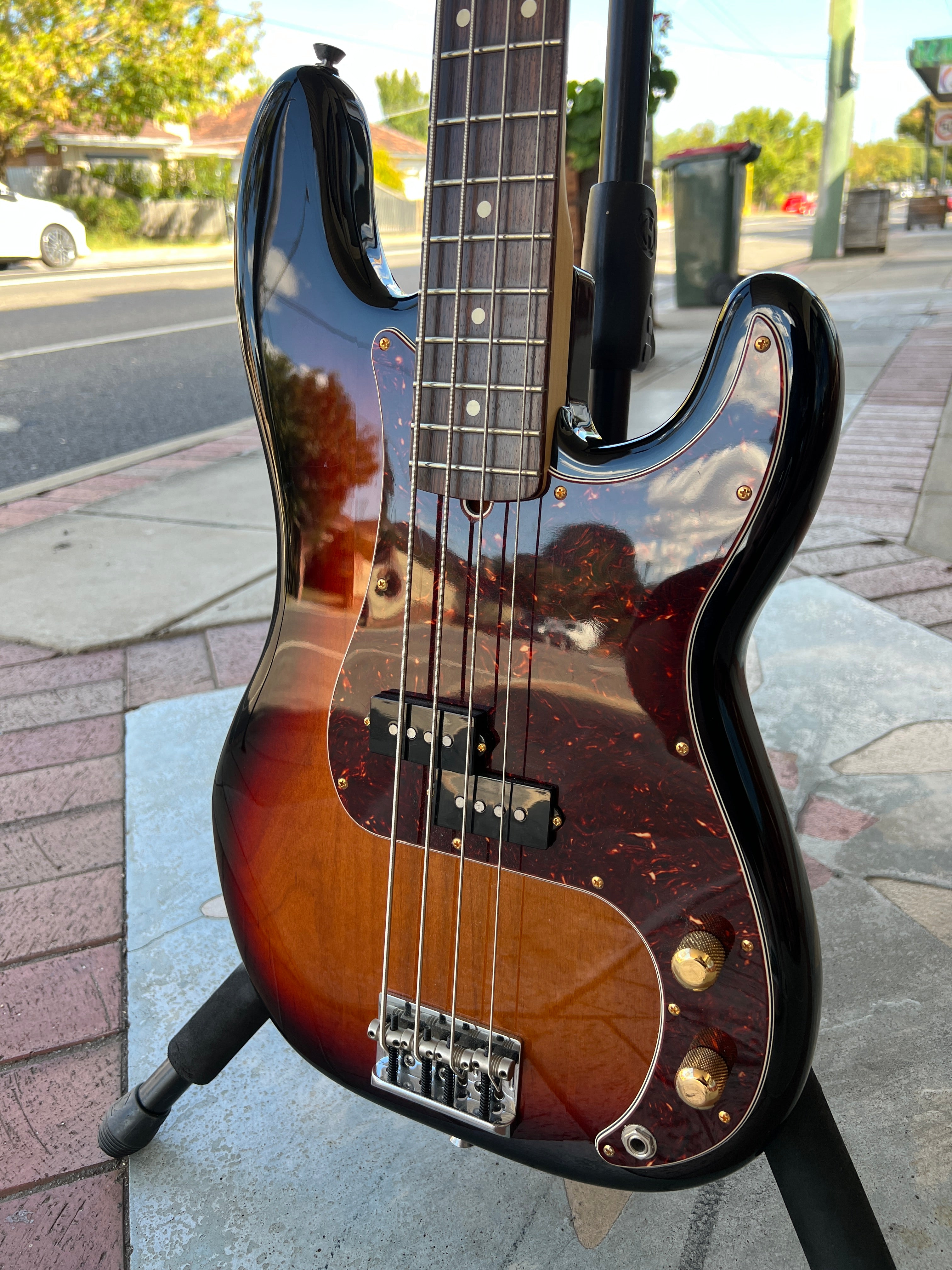 Buy second hand bass outlet guitar