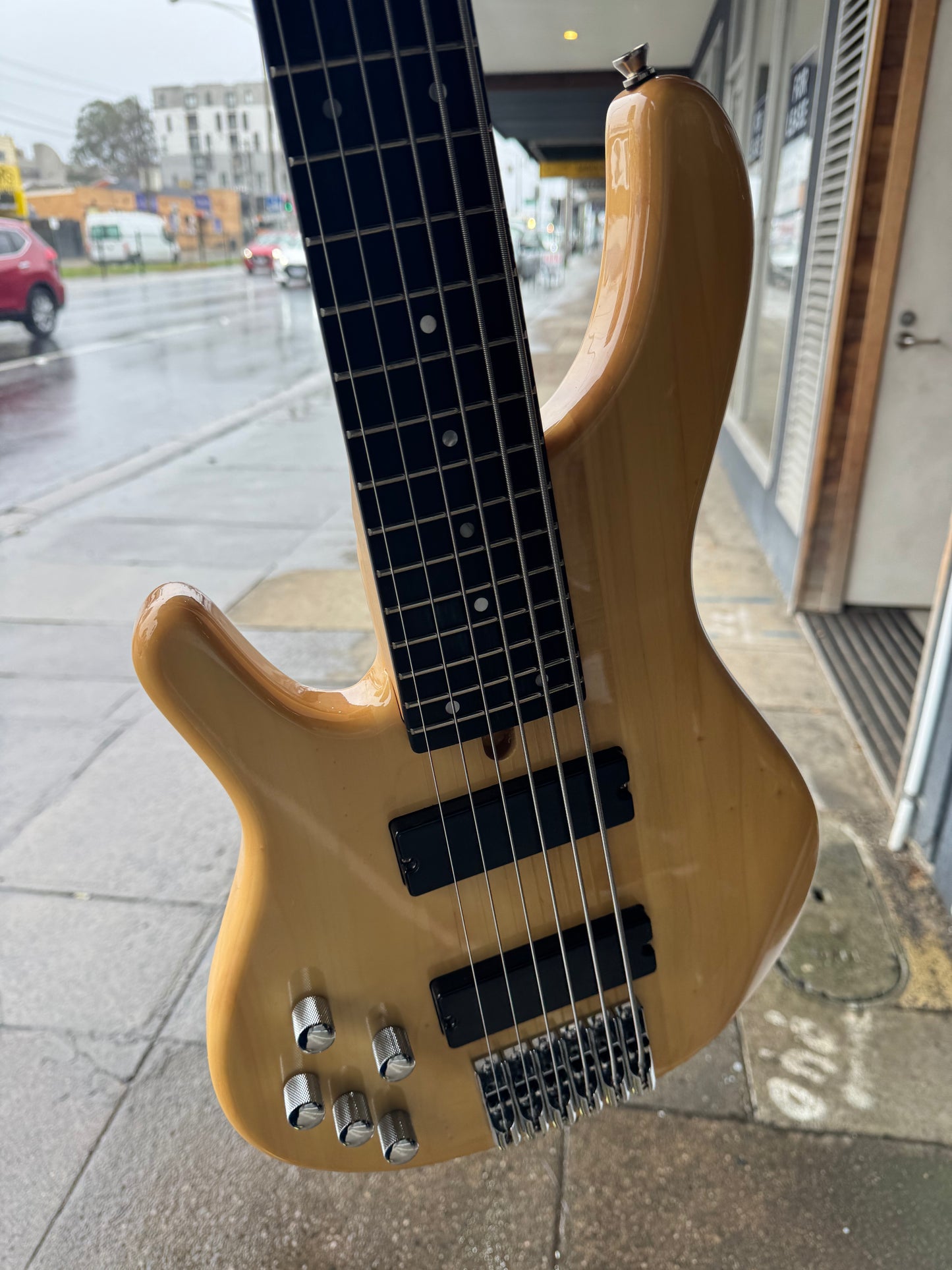 Tagima Millenium 6 Left Handed 6-String Electric Bass Guitar | Natural Gloss