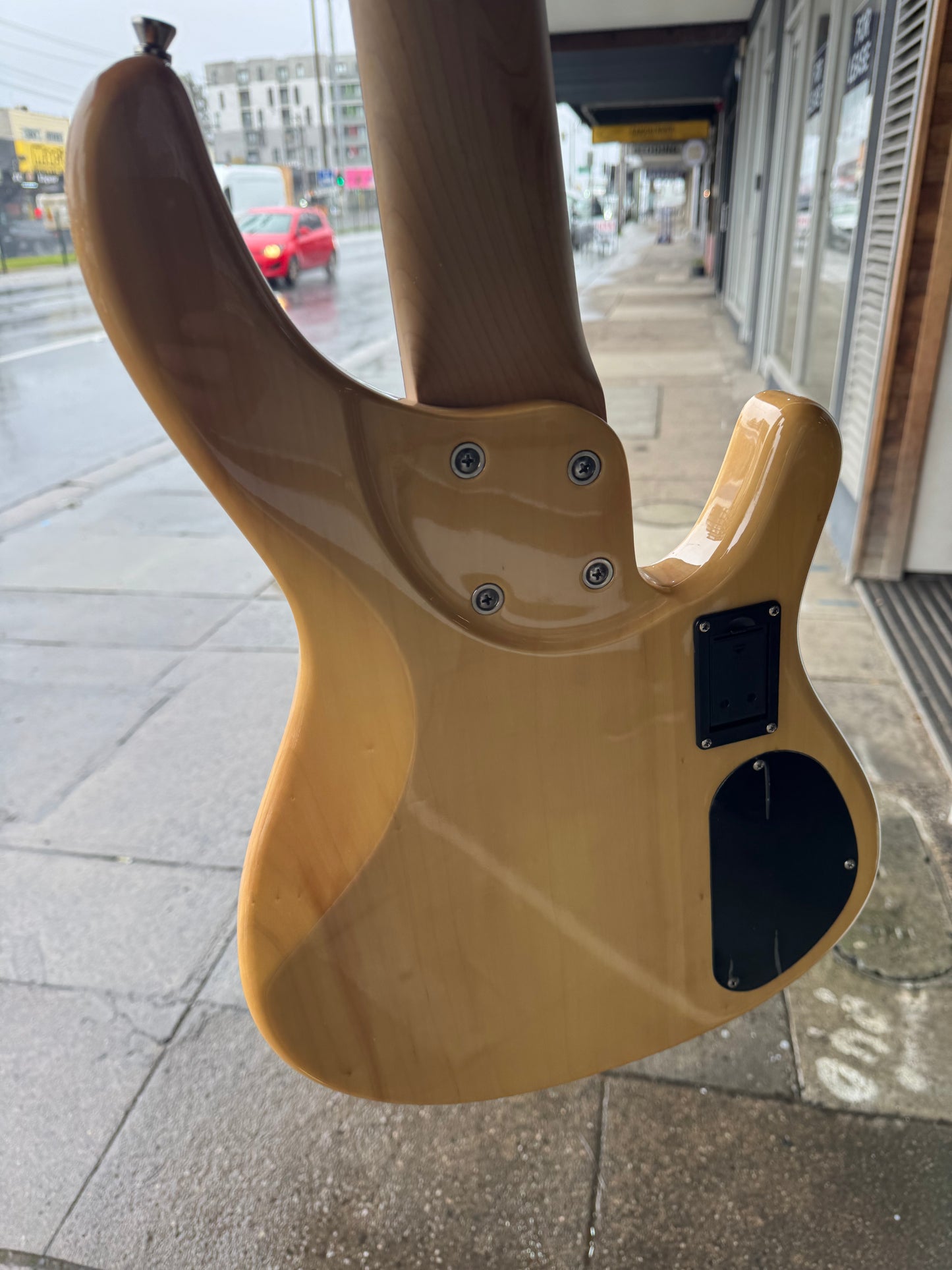 Tagima Millenium 6 Left Handed 6-String Electric Bass Guitar | Natural Gloss