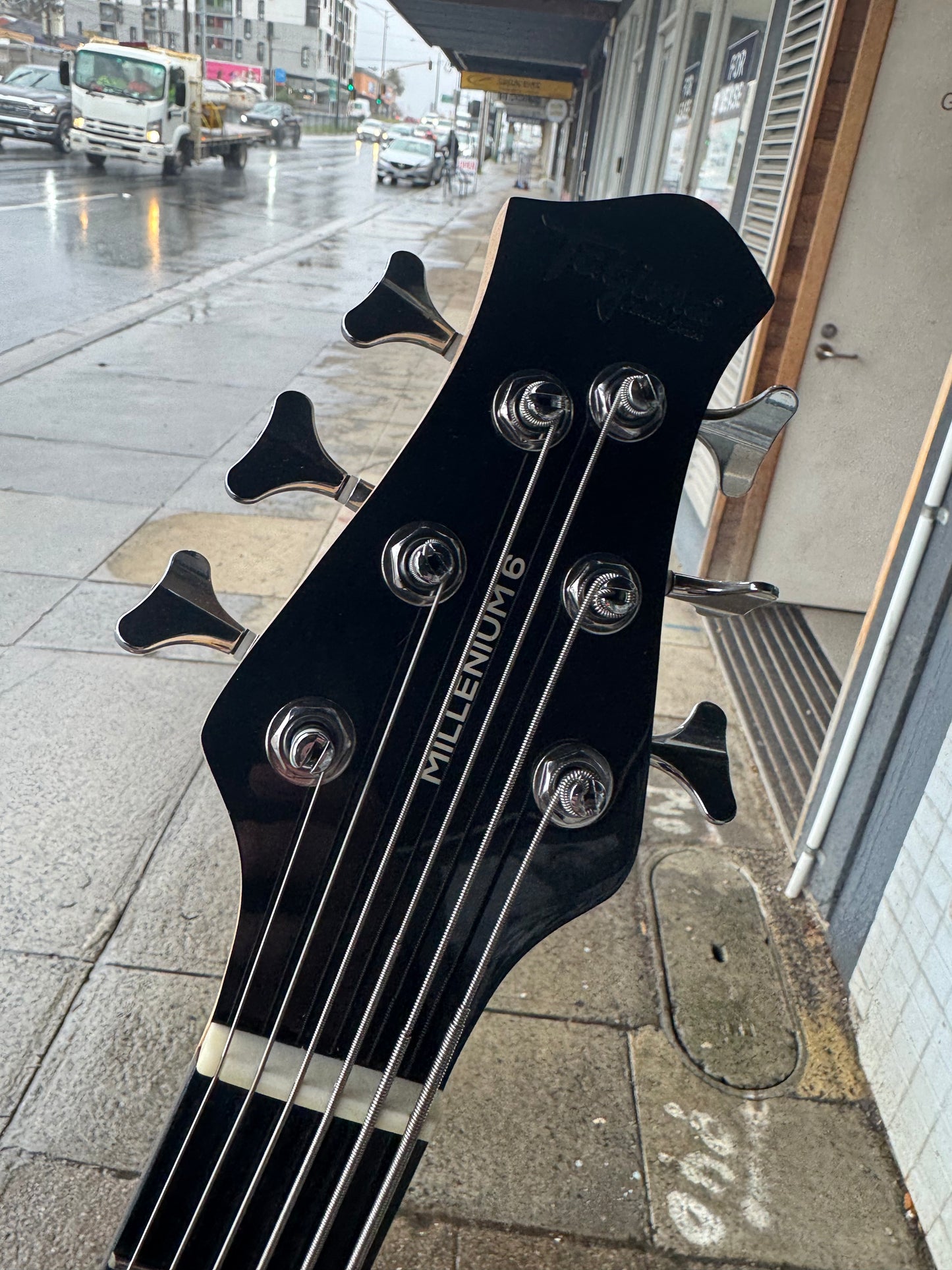 Tagima Millenium 6 Left Handed 6-String Electric Bass Guitar | Natural Gloss