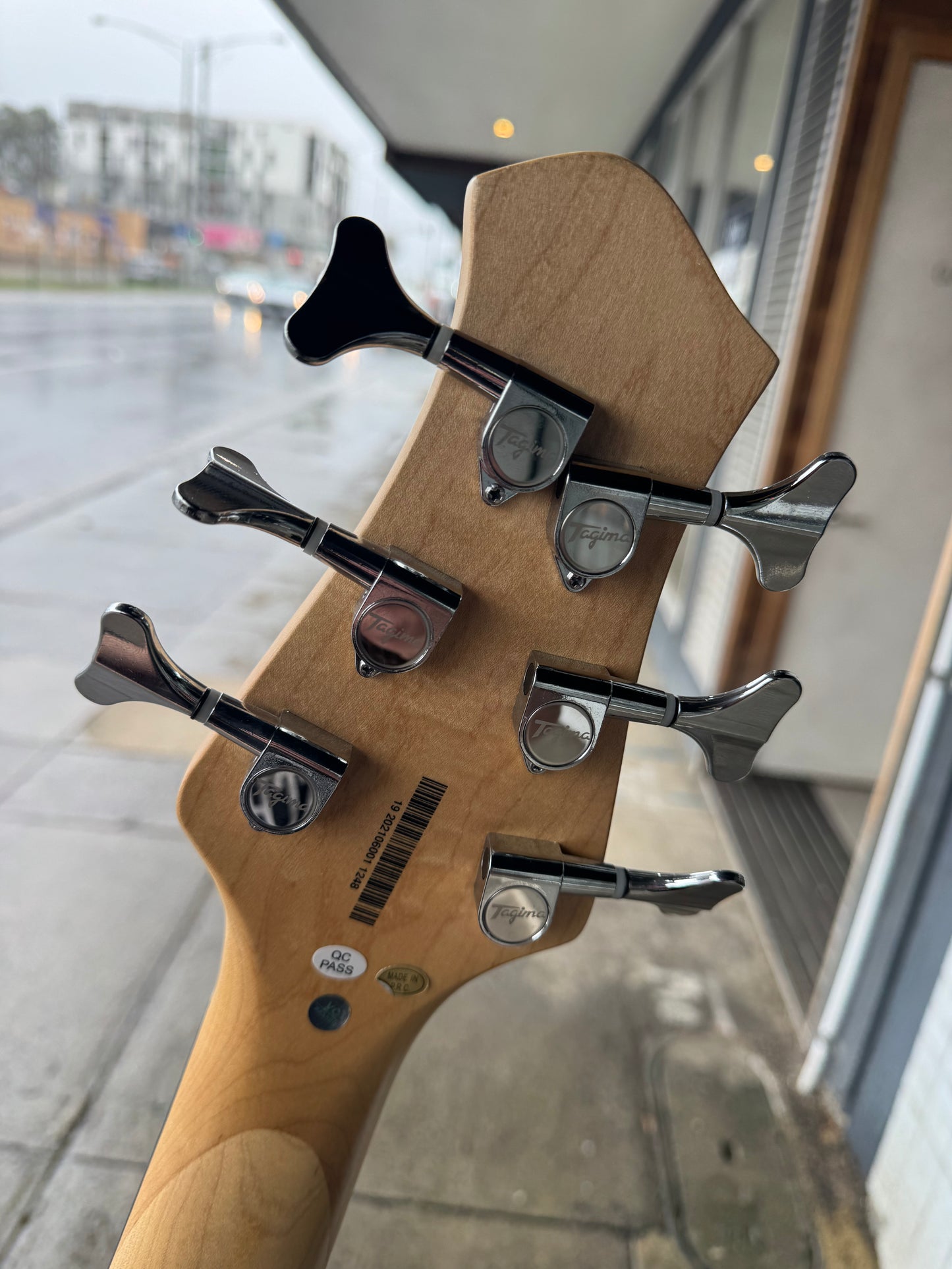 Tagima Millenium 6 Left Handed 6-String Electric Bass Guitar | Natural Gloss
