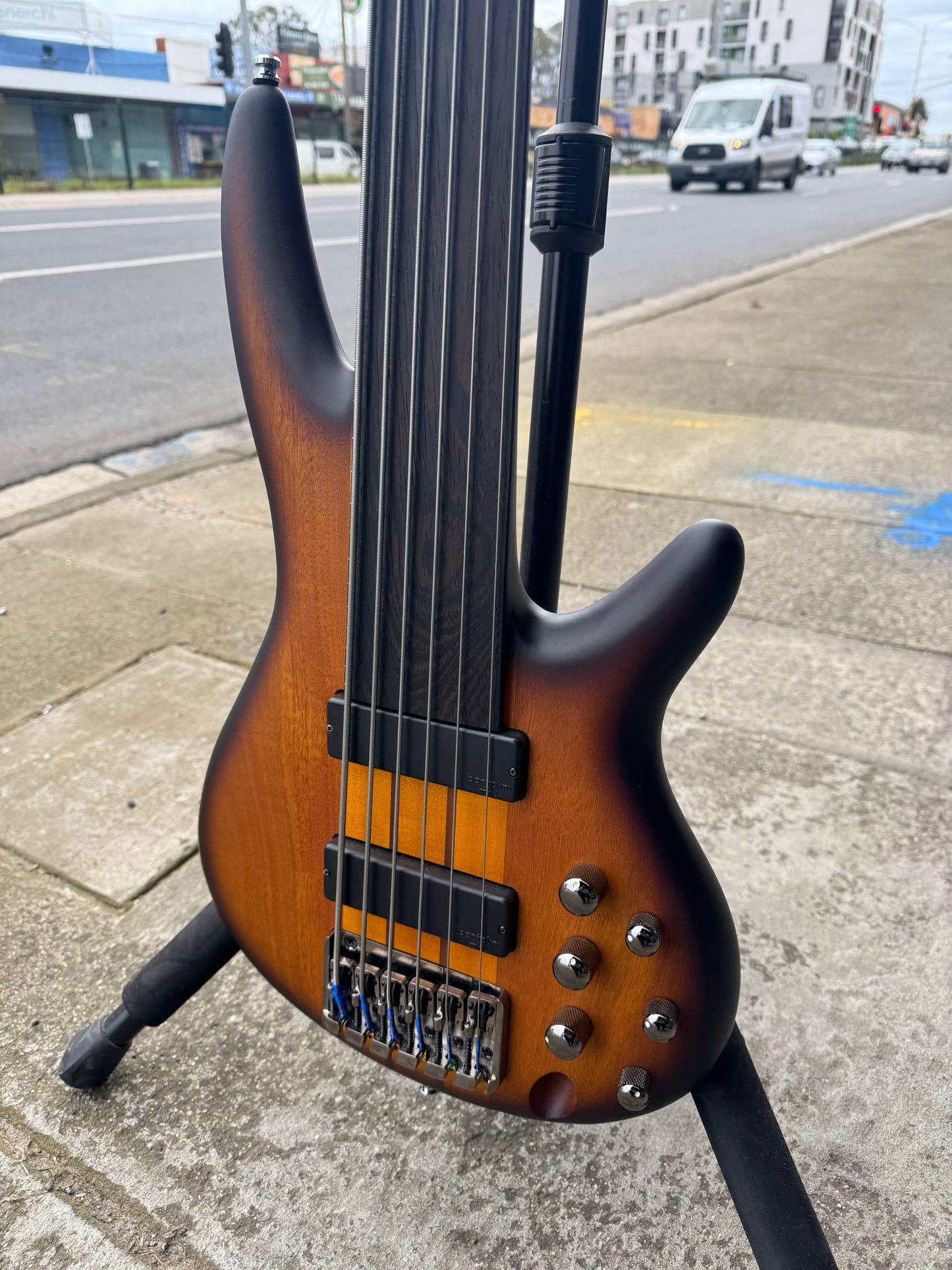 Ibanez Soundgear SRF706 Fretless 6-String Bass Guitar