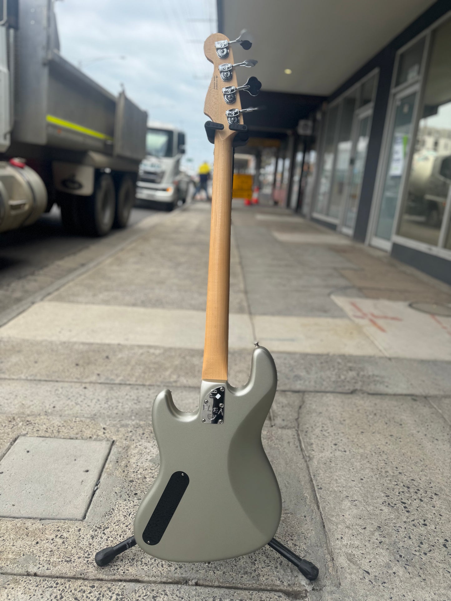 Fender Flea Artist Series Signature Active Jazz Bass - Made in USA