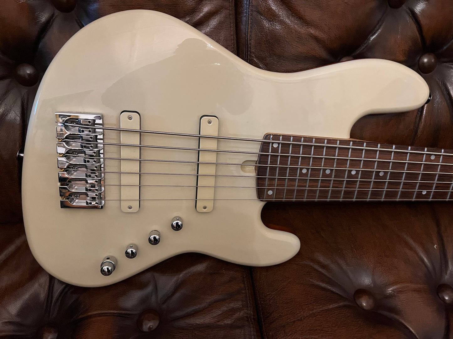 LowEnd LEJ 6-String J Bass | White