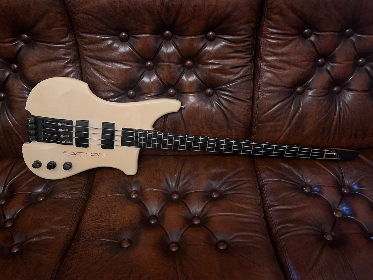 Kubicki Factor Bass FCS 1990 Model | White