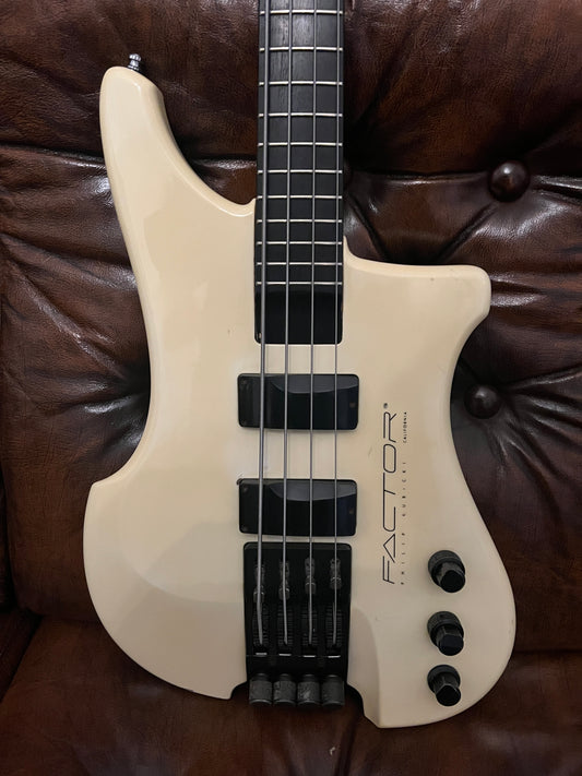 Kubicki Factor Bass FCS 1990 Model | White