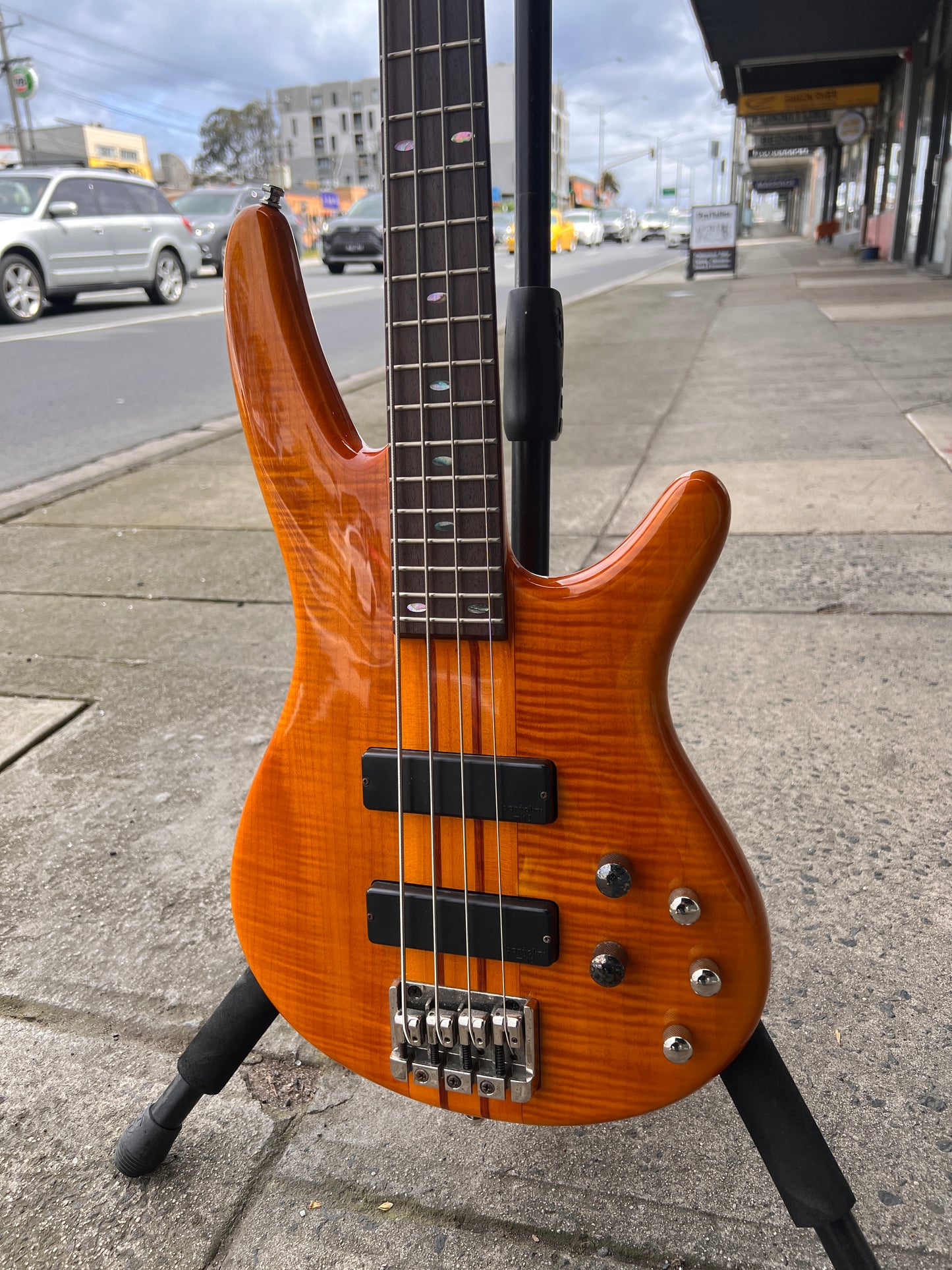 Ibanez Soundgear SR900 4-String Electric Bass