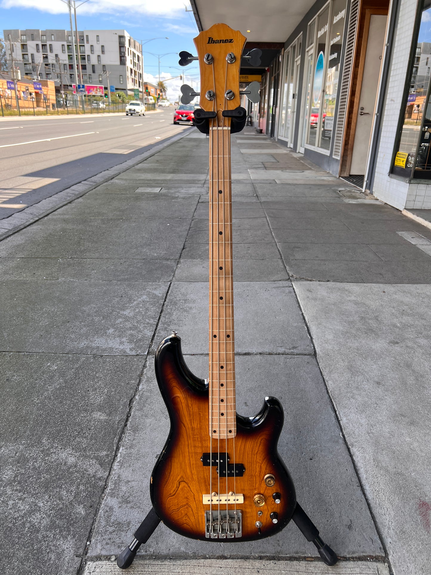 Ibanez Roadster Fretless 4-String Electric Bass