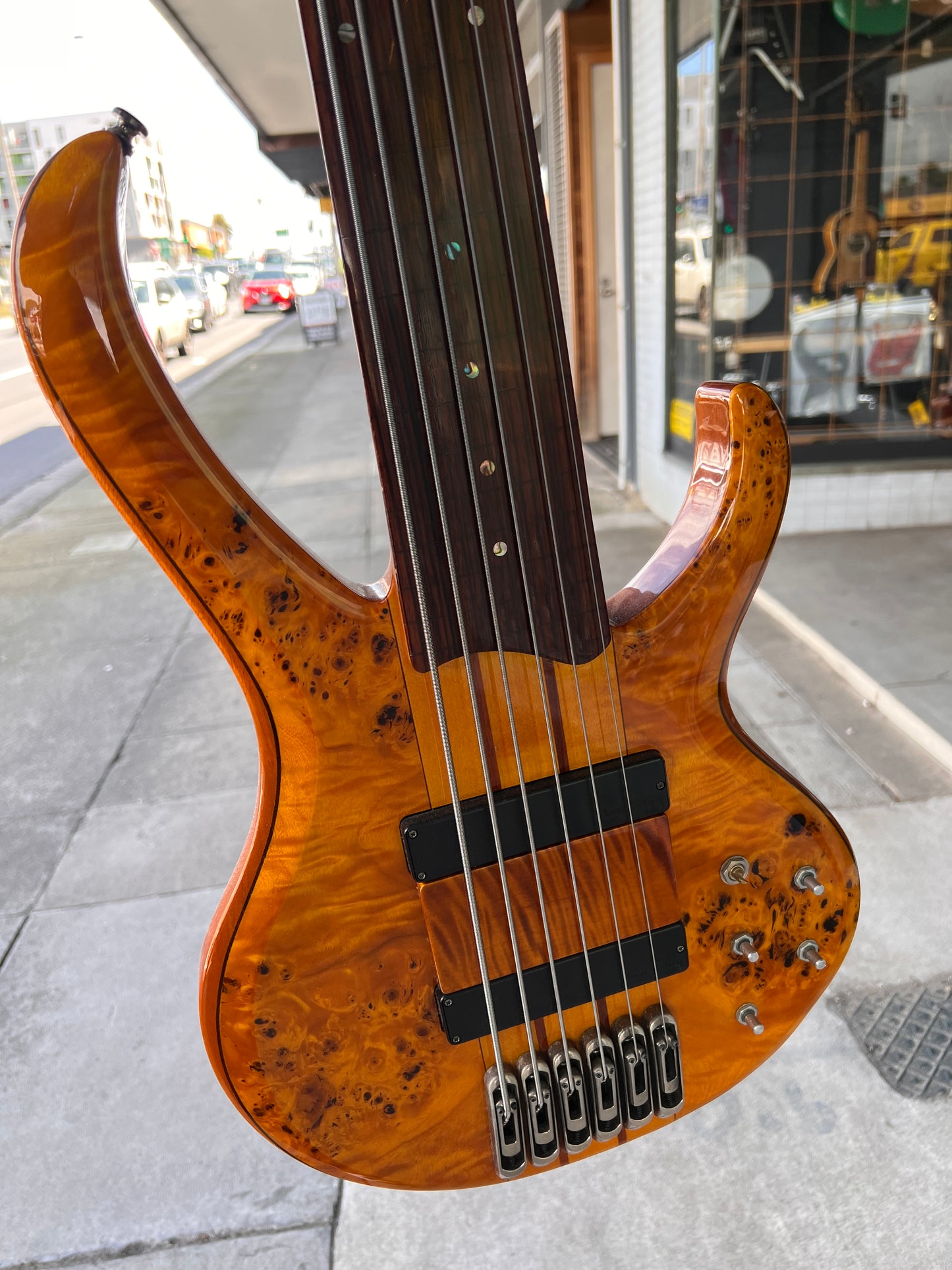 Ibanez BTB776PB 6-String Fretless Bass