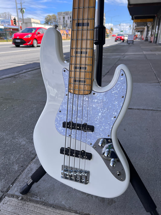 Fender Squier 5-String Electric Bass | White