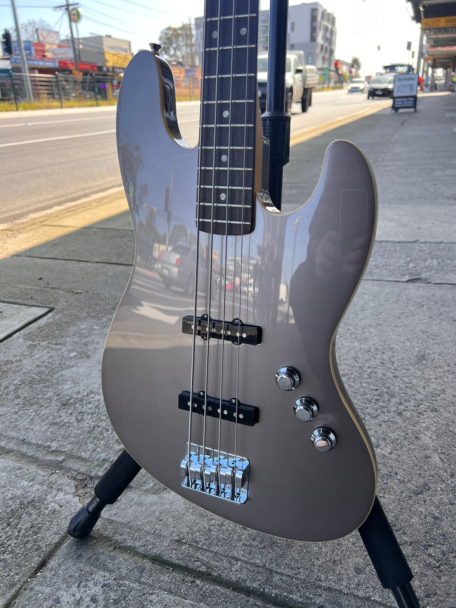 Pre-Loved Hand Fender Basses | Bass Workshop Melbourne Australia