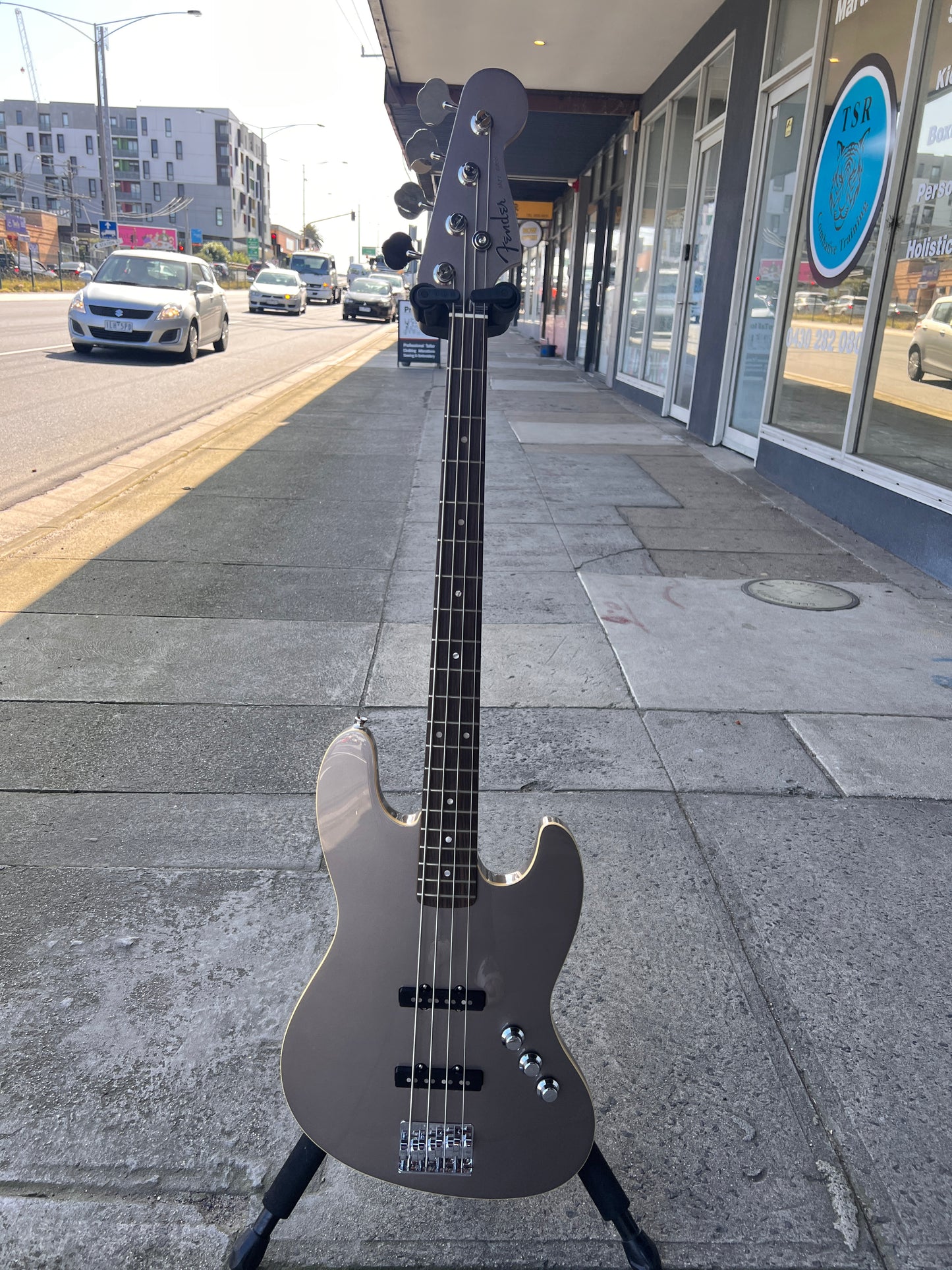 Fender Aerodyne 4-String Bass Guitar | Silver