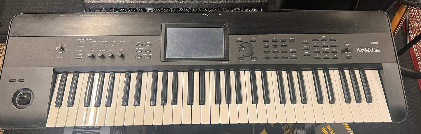 Korg Chrome 61 Music Workstation