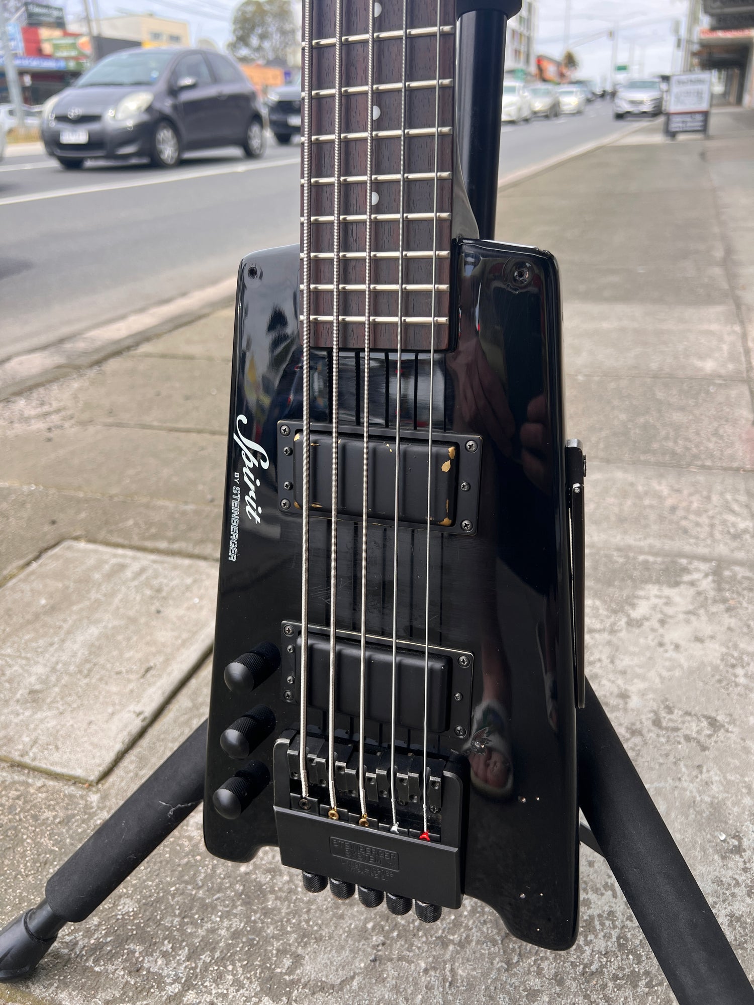 Pre-Loved Bass Guitars