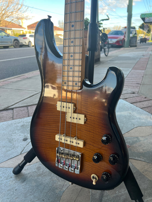 Ibanez Roadster Bass Guitar 1980 | Sunburst