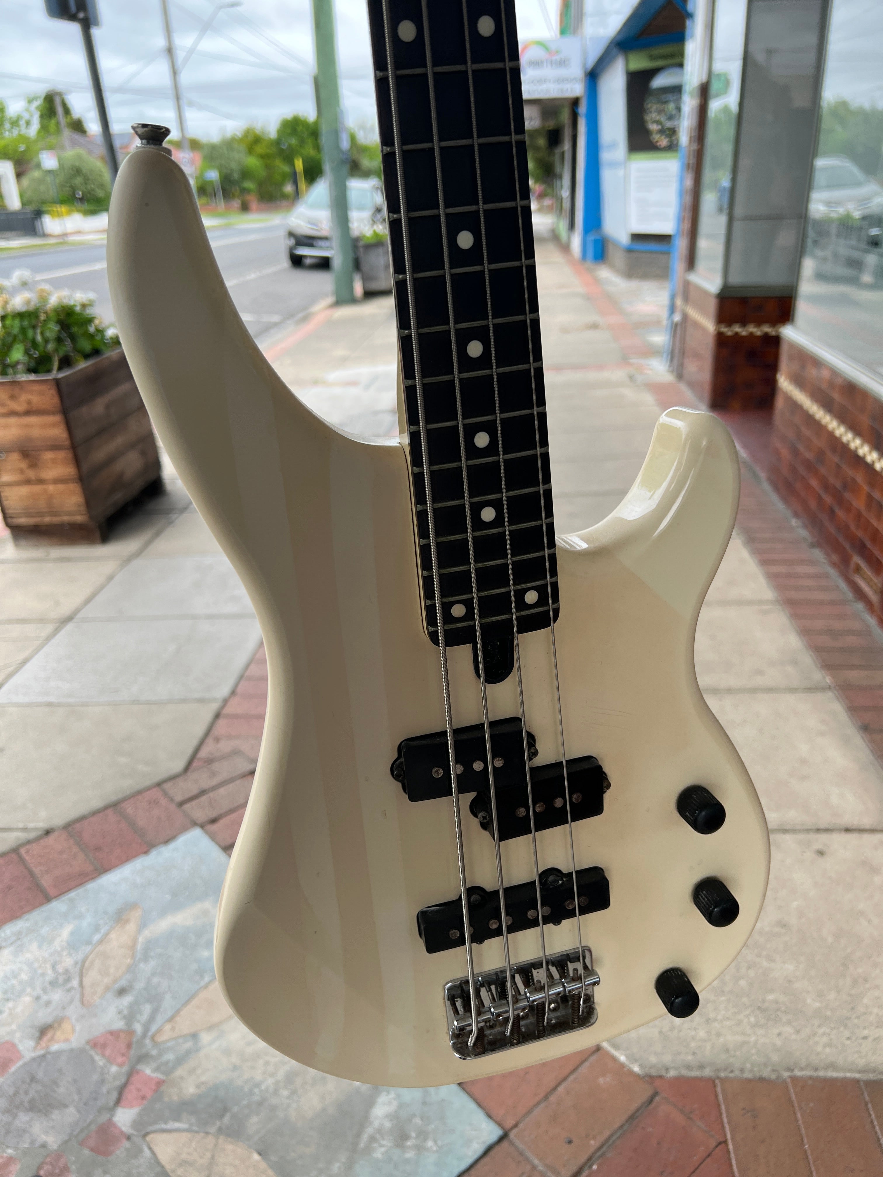 Rbx 350 deals yamaha bass