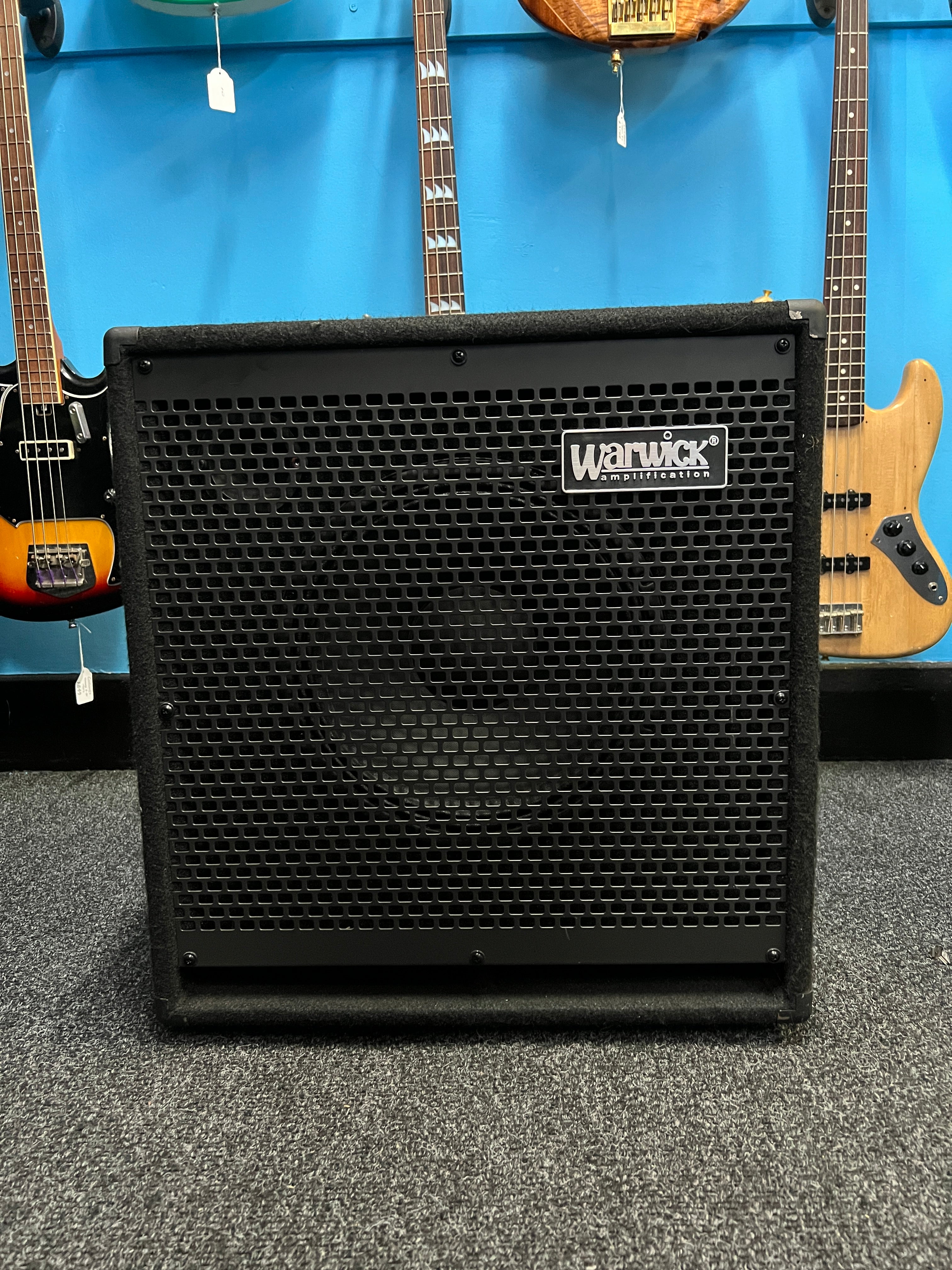 Lightweight cheap guitar cab