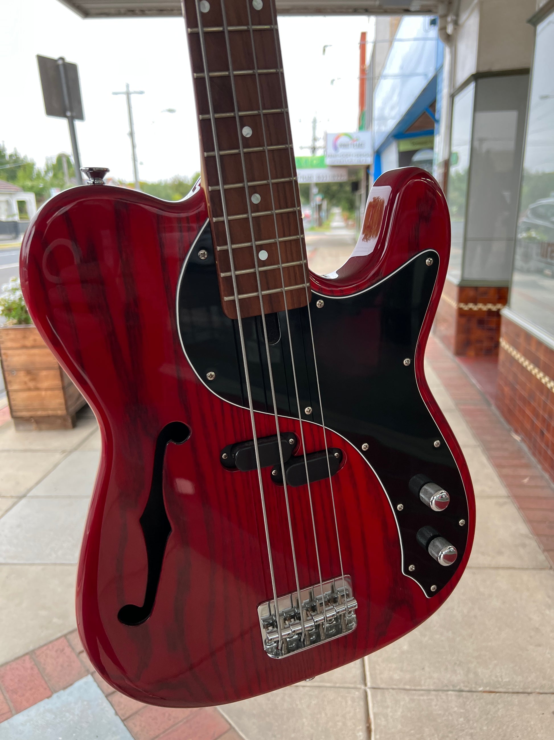 Maruszczyk Mr.Tee Semi Hollow 4-String Electric Bass | Trans Red