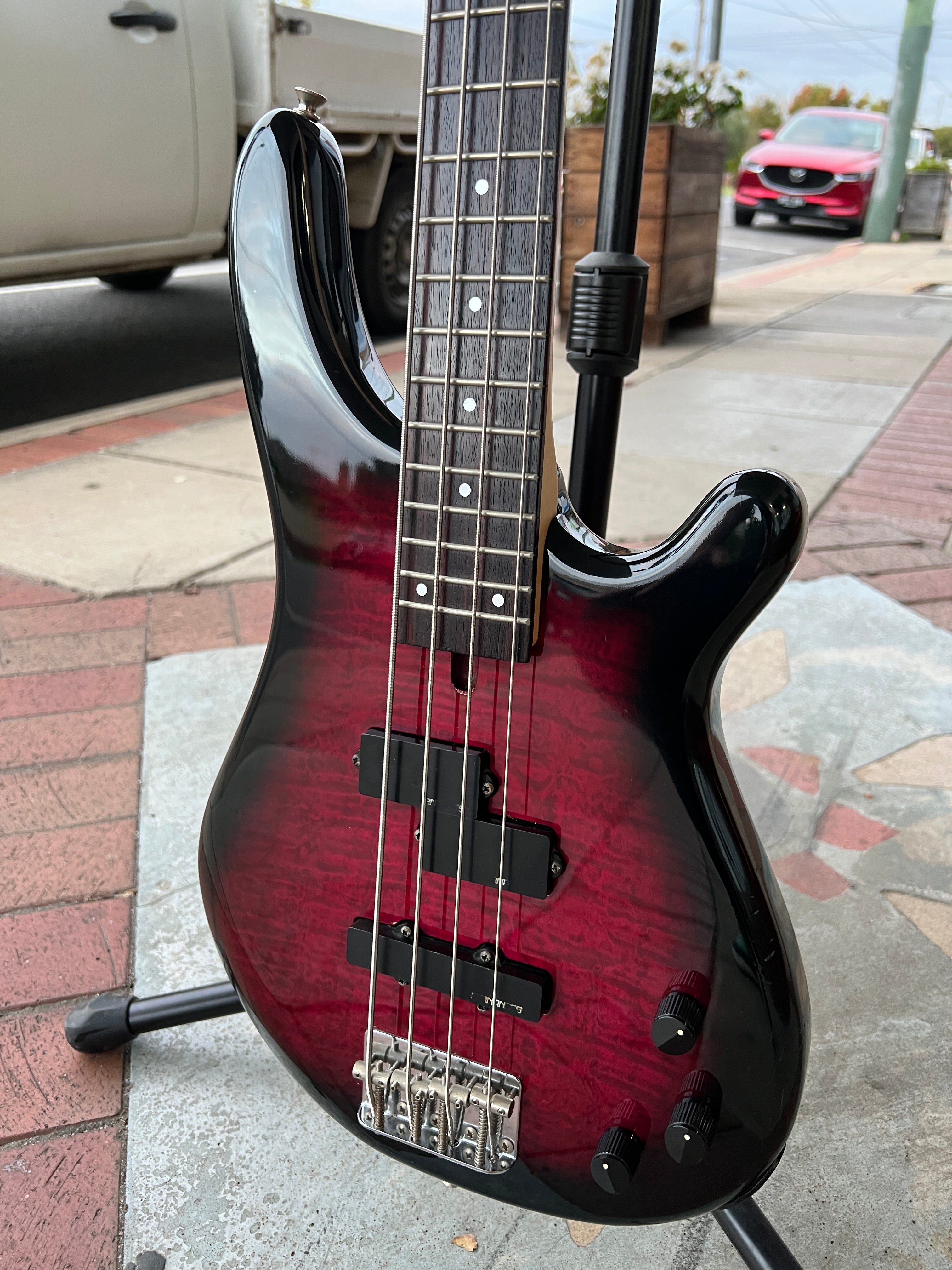 Fernandes FRB-40 4-String Bass Guitar | Red Burst – Bass Workshop